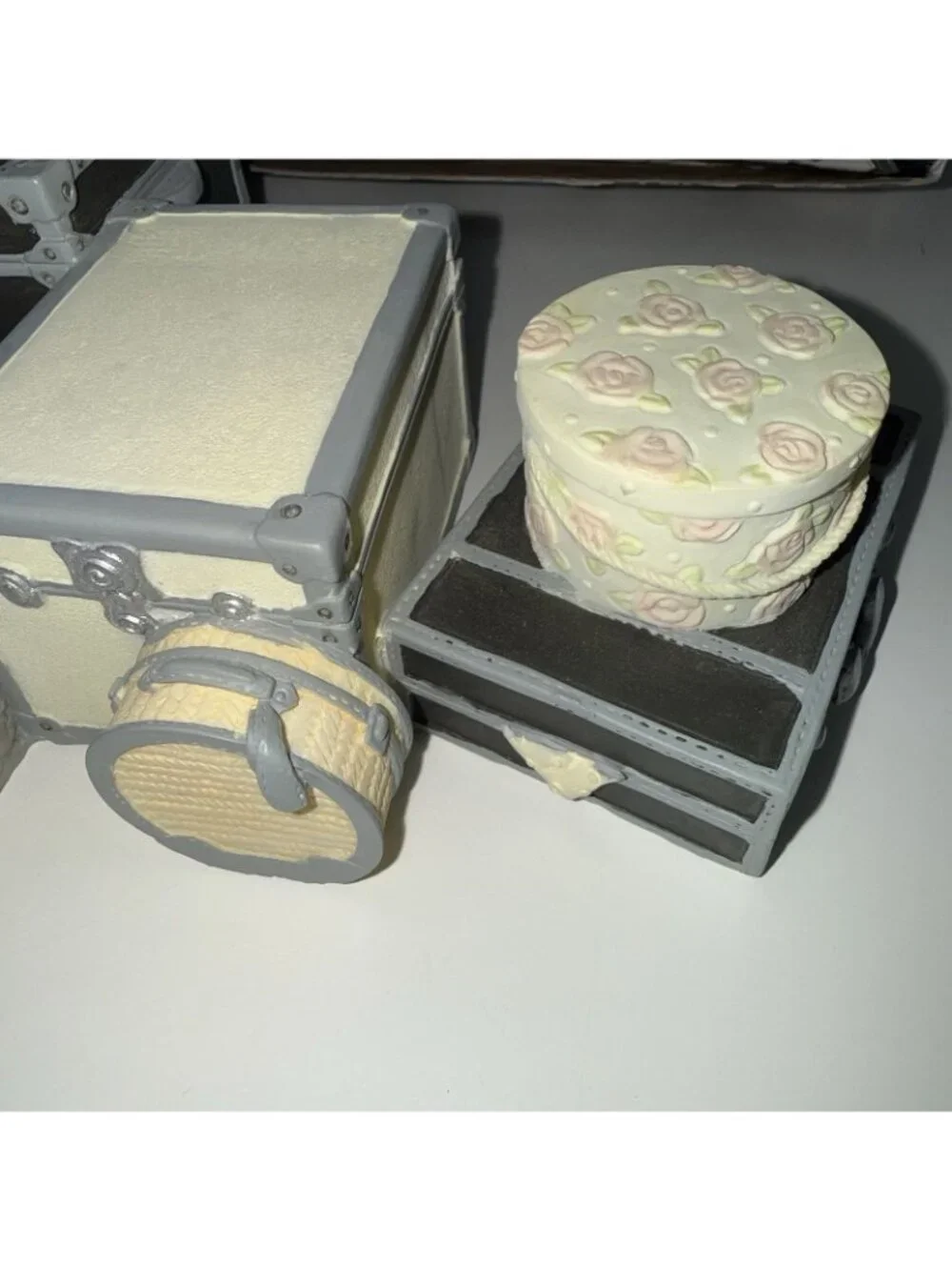 VINTAGE Enesco Kim Anderson Pretty As A Picture Miniature Luggage Riser Display